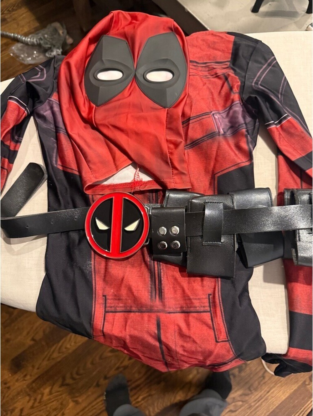 Marvel Deadpool Deluxe Costume with Mask & Faux Leather Utility Belt  Kid Large